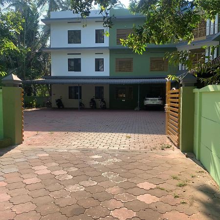 Airavatham Apartments Guruvāyūr Exteriör bild
