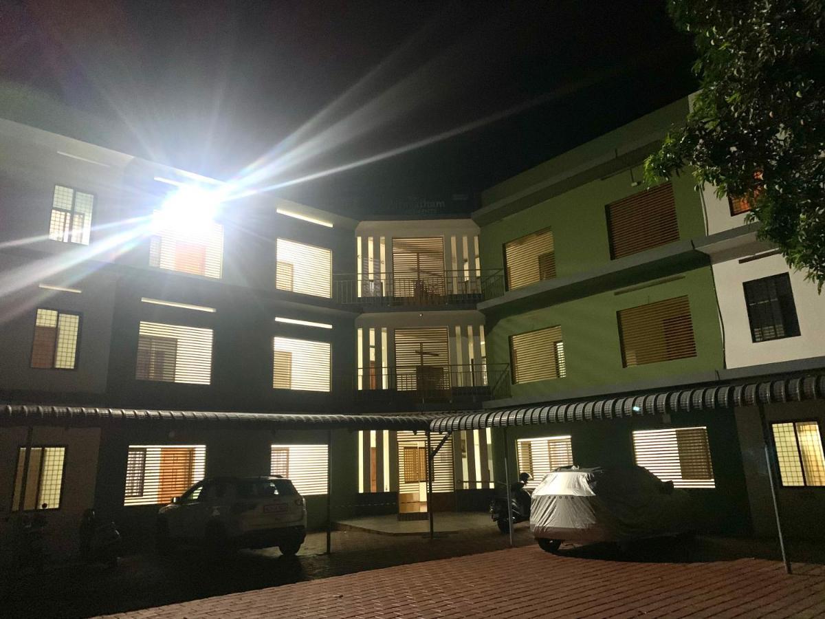 Airavatham Apartments Guruvāyūr Exteriör bild