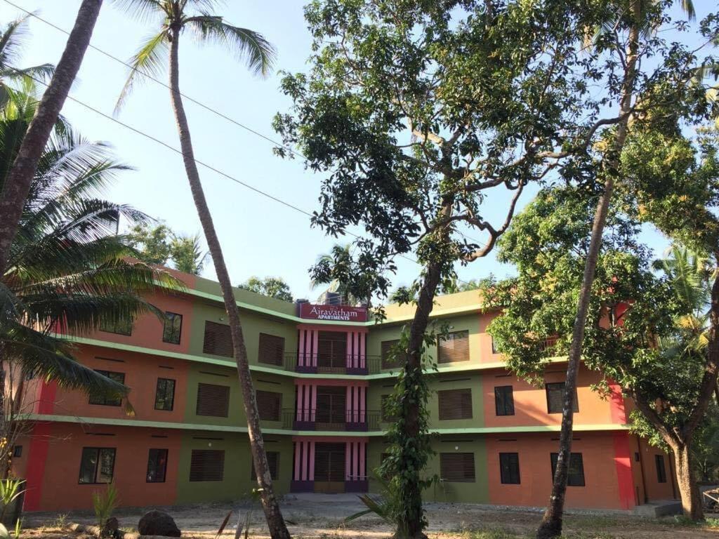 Airavatham Apartments Guruvāyūr Exteriör bild